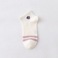 Calze alla caviglia color crema da donna con ricamo di uva viola e righe - Bianco con Ricamo a Uva e Righe sulla Punta