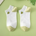 Fantasmini bianchi e verde lime con ricamo a forma di avocado stile nipponico - Ricamo Avocado sul Polsino