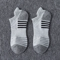 Calze sportive basse grigio chiaro con strisce nere e punta rinforzata in grigio - Grigio con righe nere