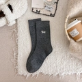 Dunkelgraue Kaschmirsocken mit schwarzen Punkten und süßer Hunde-Stickerei - Grau