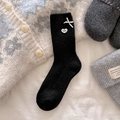 Schwarze Wollsocken mit süßen weißen Schleifen und Herzanhängern für warme Wintertage - Schwarz