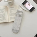Chaussettes en soie gris clair avec maille cœurs et bords à volants élégants - Gris clair