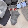 Graue Wollsocken mit süßem Welpen-Motiv und buntem meliertem Strickmuster für Damen - Grau