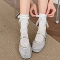 Chaussettes en dentelle blanche avec nœud et chaussures Mary Jane ornées de perles - Taille unique / Blanc