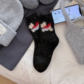 Dicke schwarze Wollsocken mit weißen Tupfen und süßem 3D-Plüschwelpen-Detail - Schwarz