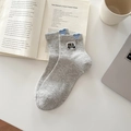 Hellgraue Socken mit Katzen-Stickerei und blauem 3D-Herz für Damen im Trend-Design - Blaues Herz (Ein Paar)