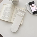 Weiße Strick-Socken im Ballett-Stil mit Rippmuster, Wellenkante und Seiden-Hohlnetz-Design - Einheitsgröße / Gesaumte Kante Stil