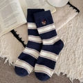 Calze di lana spesse a righe blu e bianche con ricamo a forma di orso su tappeto soffice - Taglia unica / Blu Notte