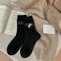 Dicke schwarze Wollsocken mit süßer Bärenstickerei und einer weißen 3D Schleife - Einheitsgröße / Schwarz