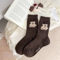 Chaussettes mi-mollet en laine marron foncé avec motif ours et logo de marque - Ours 3D / café