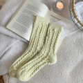 Chunky cream cable knit wool socks with colorful nep yarn detail on a soft blanket - One Size / Milky Yellow