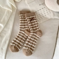 Calze termiche di peluche a righe caffè e bianche con dettaglio fiocco marrone scuro - Taglia unica / Righe Sottili con Fiocco