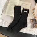 Dicke schwarze Wollsocken mit beigen Rippbündchen und schickem gewebtem Aufnäher - Schwarz