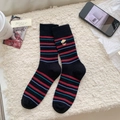Gestreifte Baumwollsocken in Schwarz mit roten Akzenten und Spiegelei-Stickerei - Einheitsgröße / Spiegelei