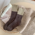 Braune und beige Patchwork-Socken aus Wollimitat mit geometrischem Strickmuster - Einheitsgröße / Hellkaffee
