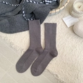 Dark grey crew socks with vertical ribbed knit and delicate wavy scalloped cuffs - Latte (Dark Grey)