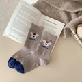 Calze calde in lana marrone e blu navy con un simpatico motivo a forma di cucciolo - Caffè Chiaro