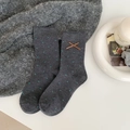 Dunkelgraue Wollsocken mit grünen Punkten und braunem Leder-Kreuz-Detail für Damen - Dunkelgrau