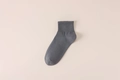 Calzino grigio in cotone minimalista con polsino a coste e maglia traspirante - Taglia unica / grigio scuro