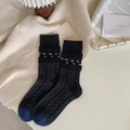 Calze retrò in maglia nera con rilievo floreale rosa e punta blu a contrasto - Taglia unica / Nero