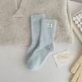 Dicke hellblaue Nerzsamt-Socken für Damen mit dekorativem Handmade-Etikett - Hellblau