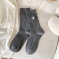 Calzino grigio scuro con simpatico ricamo a gatto e classica trama a costine - grigio scuro