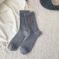 Dunkelgraue Wollsocken mit süßem Bärenstickmotiv und klassischem Rippstrick-Muster - Einheitsgröße / Dunkelgrau