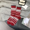 Dicke Wollsocken für Damen mit rot-weißen Streifen und grauem Rüschenrand-Detail - Weinrot (Rot/Weiß Gestreift mit Grauer Rüschenkante)