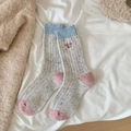 Calcetines gruesos de lana jaspeada con puños azules, puntera rosa y bordado de moda - Talla única / Blanco