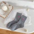 Calze a metà polpaccio in cotone grigio con piccolo cuore rosa ricamato e polsini - Taglia unica / Grigio chiaro (Ricamo cuore rosa)