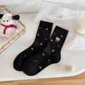 Schwarze Baumwollsocken mit Sternmuster und einer niedlichen Katzen-Stickerei - Einheitsgröße / Schwarz