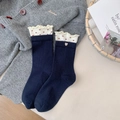 Calze blu navy con motivi a cuore, volant color crema e ciondolo a cuore in metallo - Blu Notte