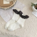 Chaussettes mi-mollet blanc cassé avec bordure à fleurs et texture côtelée - Taille unique / Blanc