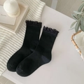 Chaussettes noires avec bordure en dentelle délicate et texture maille côtelée - Taille unique / Noir