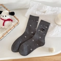 Dunkelgraue mittellange Baumwollsocken mit weißen Sternen und süßer Katzenbestickung - Einheitsgröße / Dunkelgrau