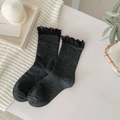 Chaussettes mi-hautes gris foncé avec bordure en dentelle noire et maille côtelée - Taille unique / gris foncé