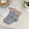 Chaussettes grises côtelées avec bordure en dentelle florale rose style vintage - Taille unique / Gris clair