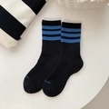 Mittelhohe schwarze Baumwollsocken mit drei blauen Streifen und MEK-Buchstaben für Sport - Einheitsgröße / Schwarz mit blauen Streifen