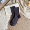 Calcetines de hombre marrón café con tejido acanalado suave estilo cachemir - gris oscuro