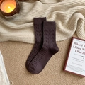 Calcetines de hombre marrón oscuro con punto de torsión y tejido suave tipo cachemira - Talla única / Café Oscuro