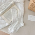 Witte katoenen sokken met verticaal kabelpatroon en ademende mesh-textuur in casual stijl - Puur Wit