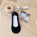 Single black mesh breathable invisible sock with non-slip grip on wooden background - One Size / Black