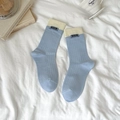 Chaussettes en coton bleu clair et jaune crème avec étiquette Amity et texture côtelée - Bleu Clair/Jaune Crème