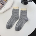 Calze a righe grigie e bianche con polsini a costine crema in morbido cotone - Taglia unica / grigio scuro