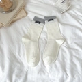 Off-white cotton slouch socks with gray ribbed cuffs and a stylish Amity cloth label - White/Gray