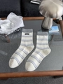Gestreifte Baumwollsocken in Creme und Grau mit gewebtem Logo-Detail für Freizeit - Einheitsgröße / Weiß (Weiß Grau Gestreift)