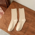 Beige geribbelde damessokken met een vintage verticaal streeppatroon van katoen - Donkerbeige