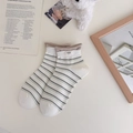 Calcetines a rayas de algodón peinado en blanco y negro con etiqueta Egg y borde caqui - Talla única / Blanco
