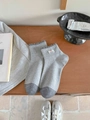 Calcetines de algodón gris con bordes ondulados y parche de corazón mono - Talla única / gris oscuro