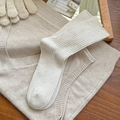 Chaussettes en laine crème avec texture tricotée côtelée pour la chaleur hivernale - Taille unique / Beige